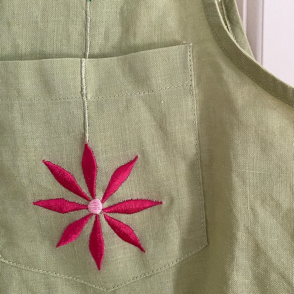 Carlie’s Court Linen Top - Picture 4 of 5